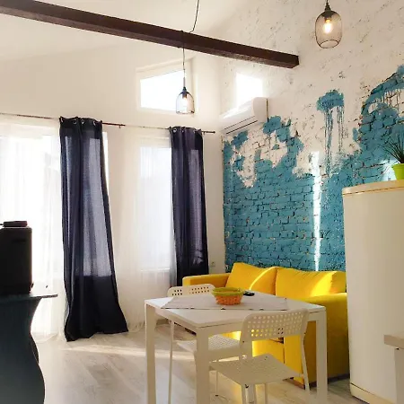 Beauty House & *